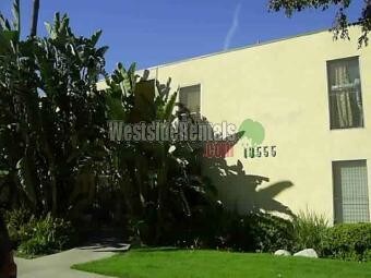 Foto principal - 18555 Burbank Blvd