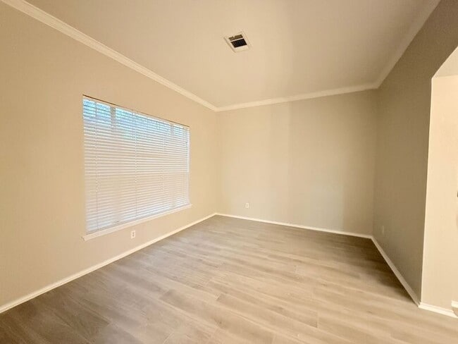 Photo - 2405 Hopkins Dr House