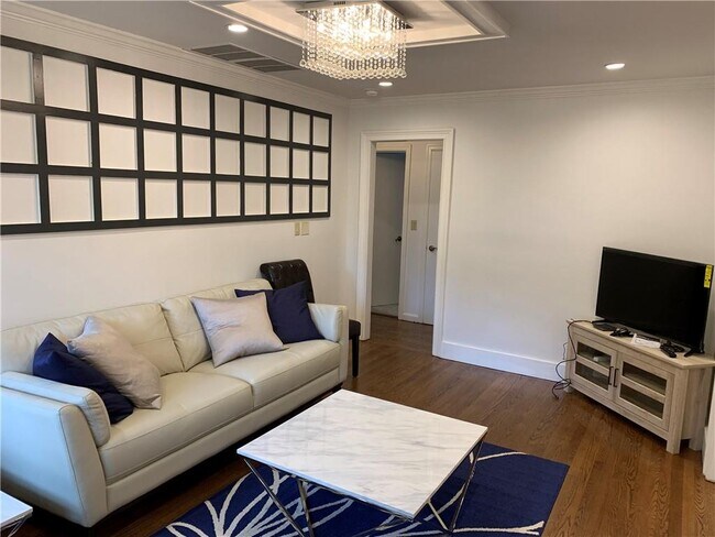 Building Photo - 1478 N Druid Hills Rd