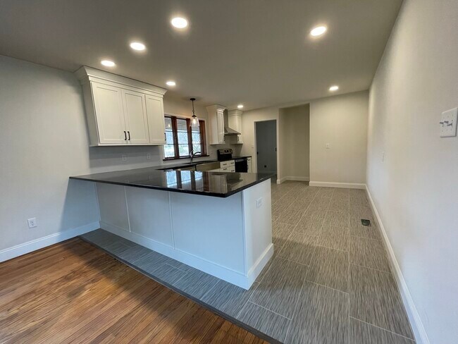 Building Photo - 1131 Ridge Rd