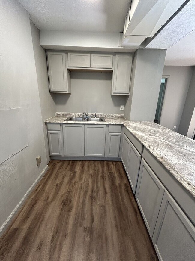 Foto del edificio - 304 E Park St