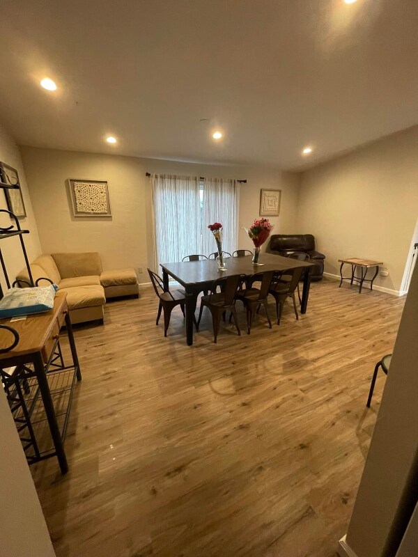 Foto principal - 409 Edgewood Dr