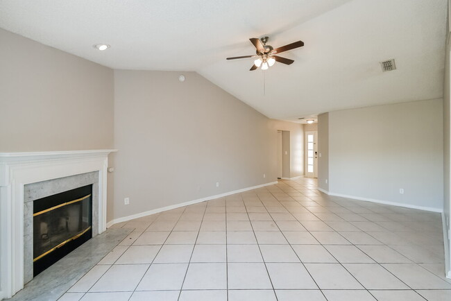 Building Photo - 9073 Bridgecreek Dr W