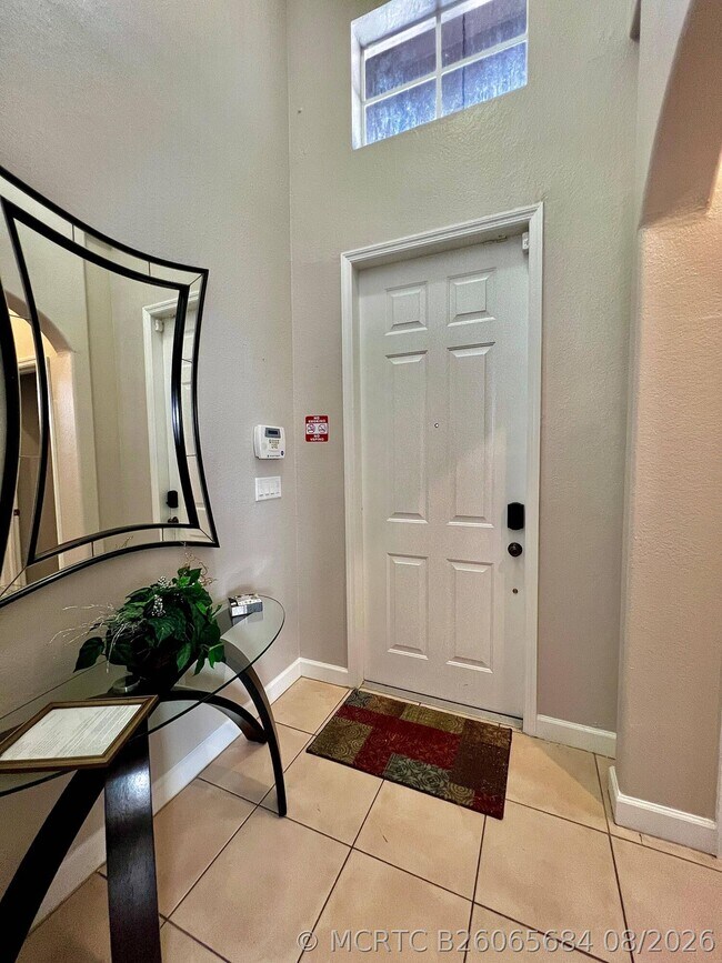 Foto del edificio - 8874 NW 182nd St