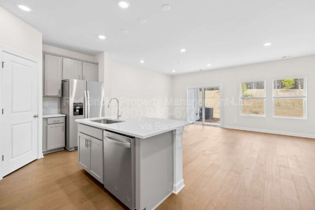 Building Photo - 6105 Starview Ter