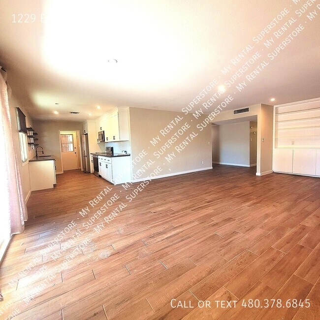 Foto del edificio - 1229 E Manhatton Dr