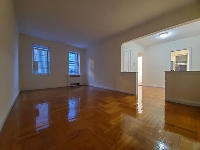 Foto del edificio - 1 bedroom in BRONX NY 10463