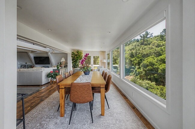 Building Photo - Luxury furnished retreat in Carmel Valley