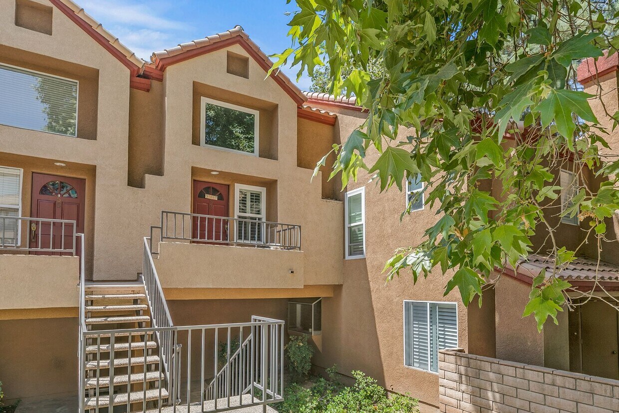 Primary Photo - Beautiful 2 + Loft Home in the Gated Mount...