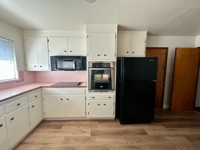 Building Photo - Immaculate shape 3 bedroom 2.5 bath home in San Leandro