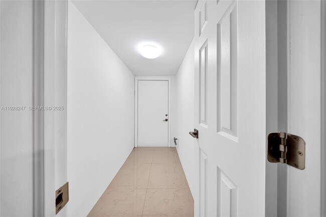 Foto del edificio - 7417 Twin Sabal Dr