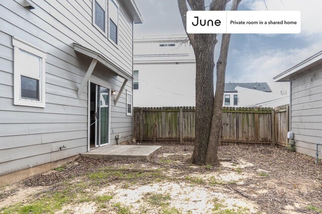 Building Photo - Room in Shared 5 bed/2 bath home