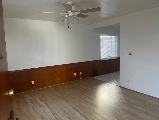 Building Photo - 143 N Hamilton Dr