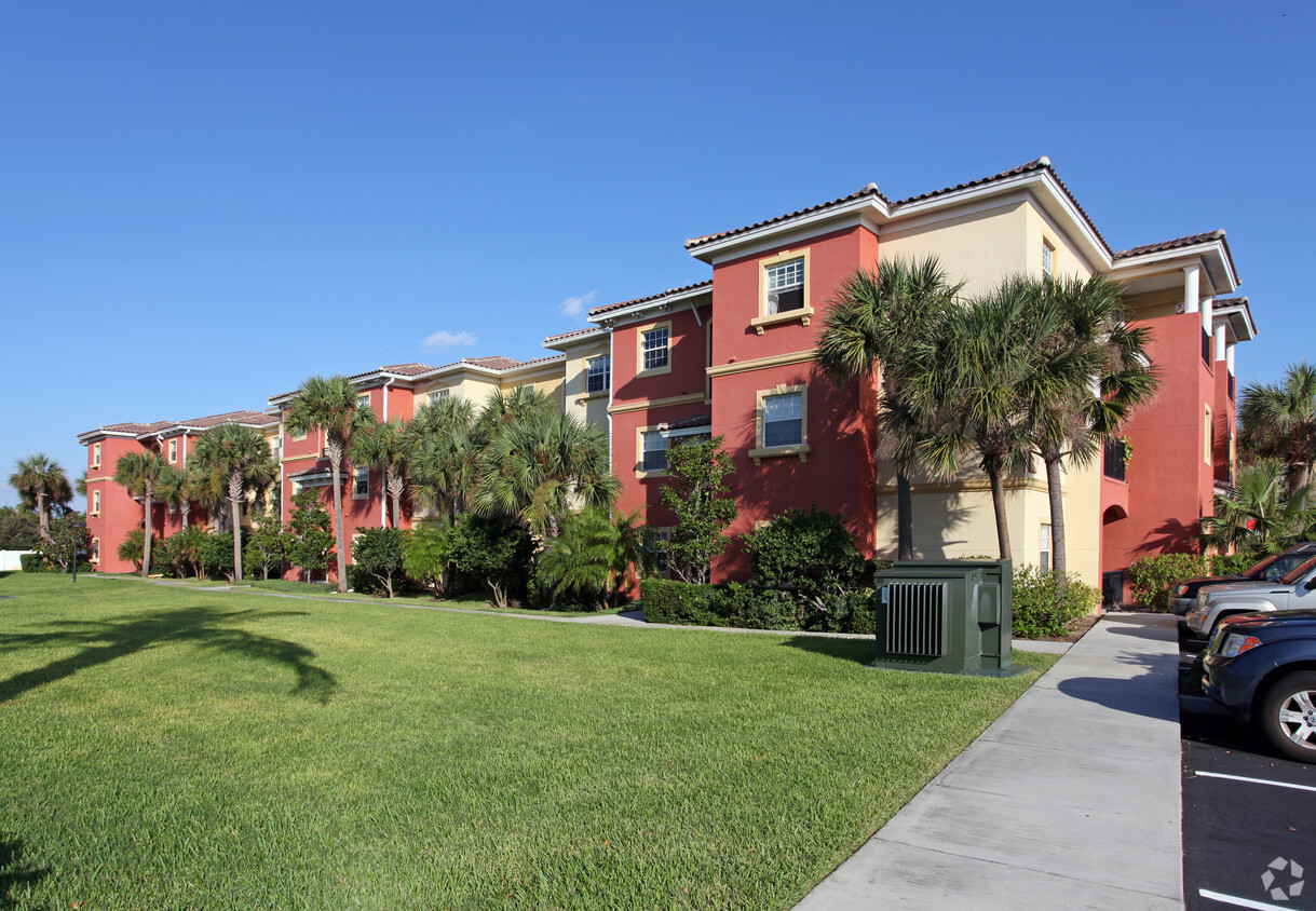 Primary Photo - Beachside Apartments