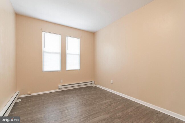 Building Photo - 5321 W Girard Ave