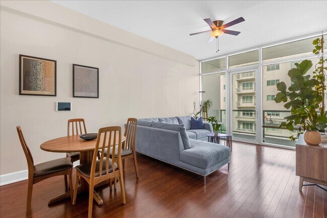 Foto del edificio - “Live Steps from Lake Eola in Thornton Par...