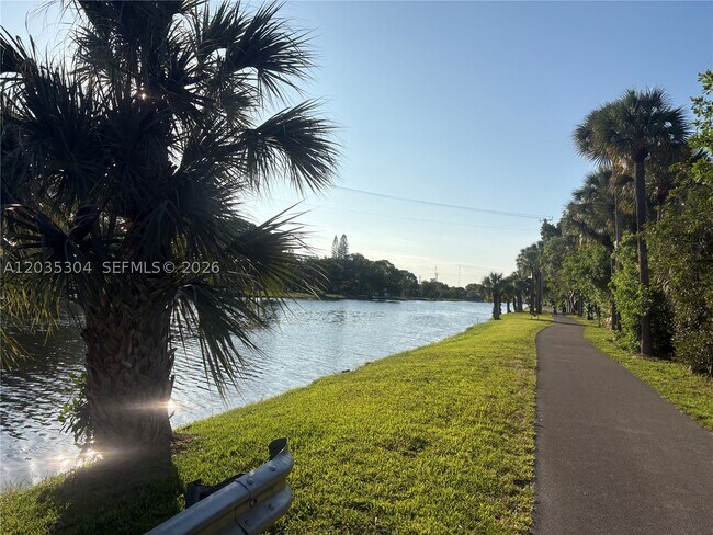 Foto del edificio - 1435 NE 173rd St