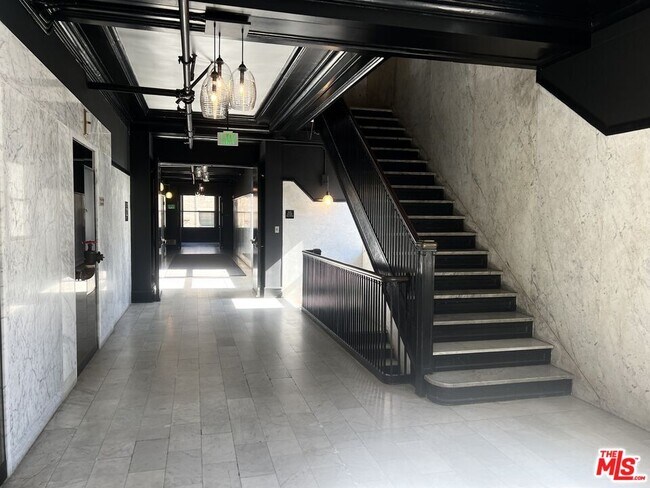 Foto del edificio - 460 S Spring St