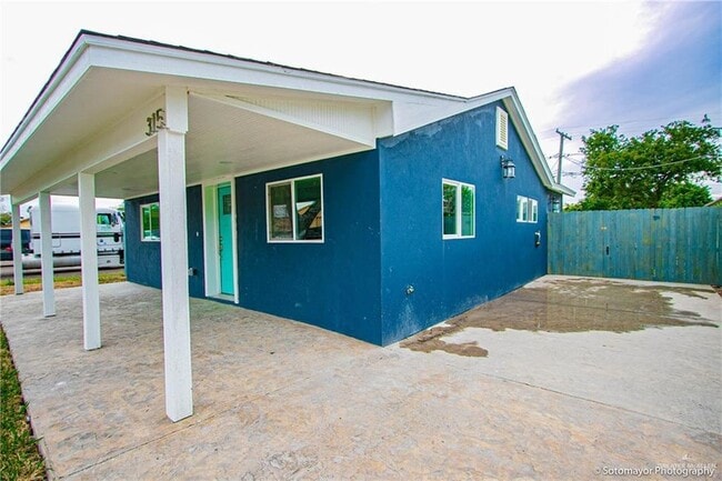 Building Photo - 315 N 3rd St