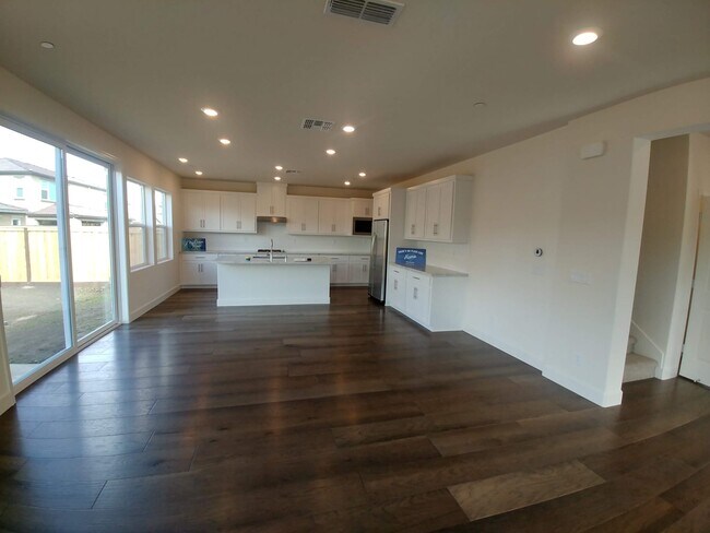 Building Photo - 2481 Azalea Ave