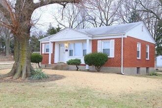 Building Photo - 840 Pershall Rd