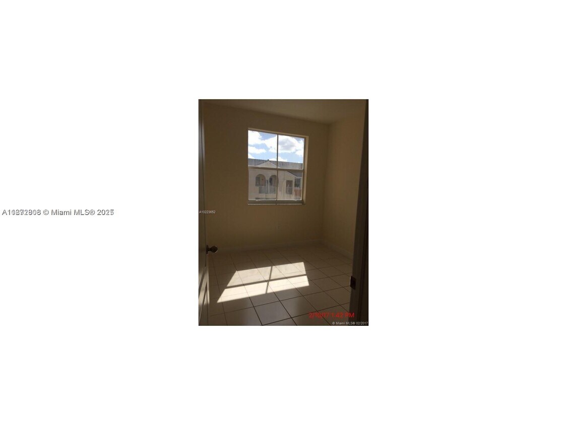 Building Photo - 1677 SE 27th Ct