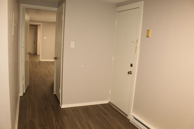 Foto del edificio - 641 W Broadway