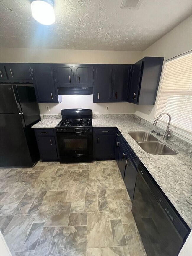 Building Photo - NOW READY!!! Cozy ranch 2 bedroom 1.5 bath...