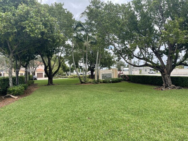 Building Photo - 8835 S Isles Cir