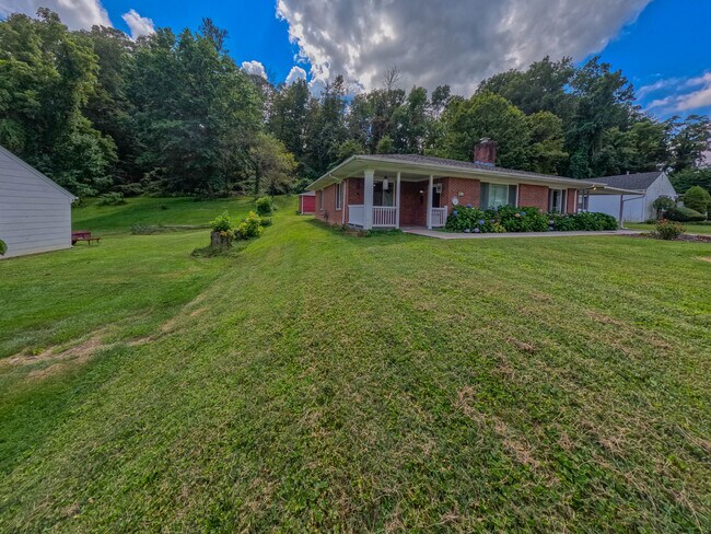 Foto del edificio - 276 Meadow Dr