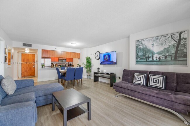 Building Photo - 1200 Brickell Bay Dr