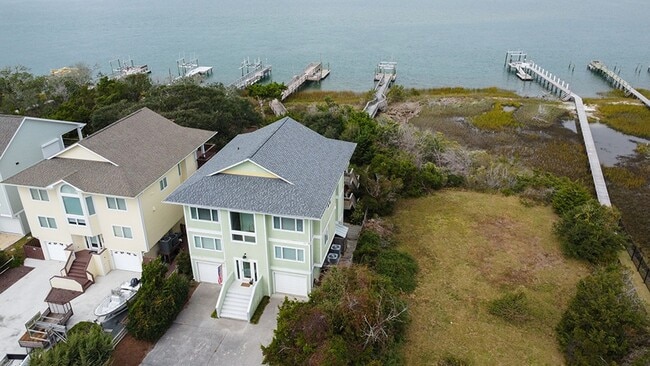 Foto del edificio - Furnished Home ON Topsail Island! Gorgeous...