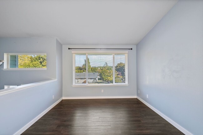 Building Photo - 2964 Fircrest Dr SE