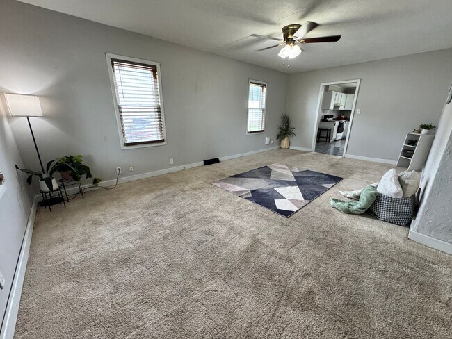 Foto del edificio - 3 Bed, 1 Bath Home for rent in Elk Run Heights