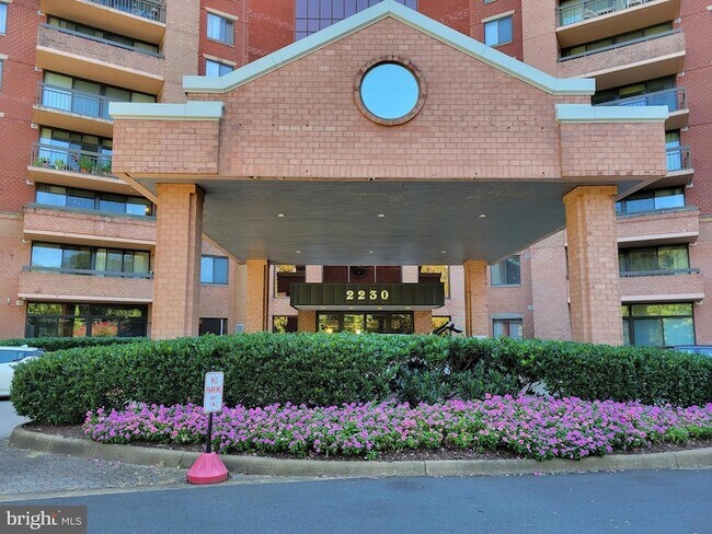 Foto del edificio - 2230 George C Marshall Dr