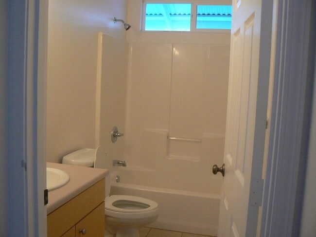 Building Photo - 95 Malia St
