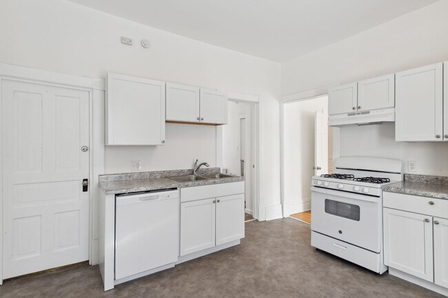 Building Photo - 1811 E 28th St