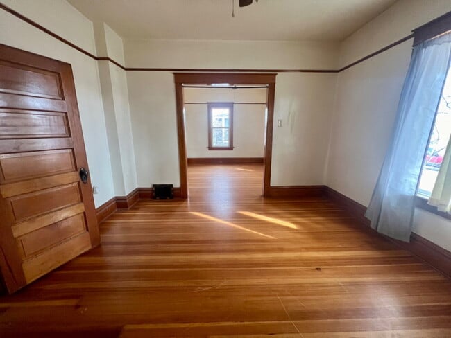 Building Photo - Charming two bedroom home!