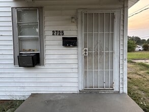 Building Photo - 2725 Lilly St