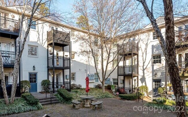 Foto del edificio - 4913 Park Rd