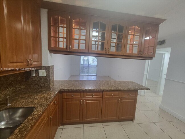 Foto del edificio - 1275 W 35th St