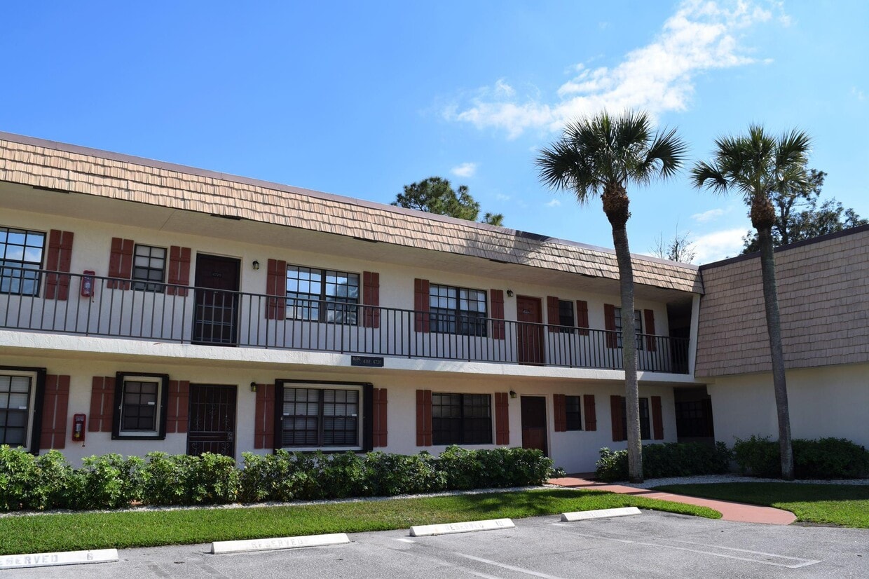 4721 Oak Terrace Dr, Greenacres, FL 33463 Condo for Rent in