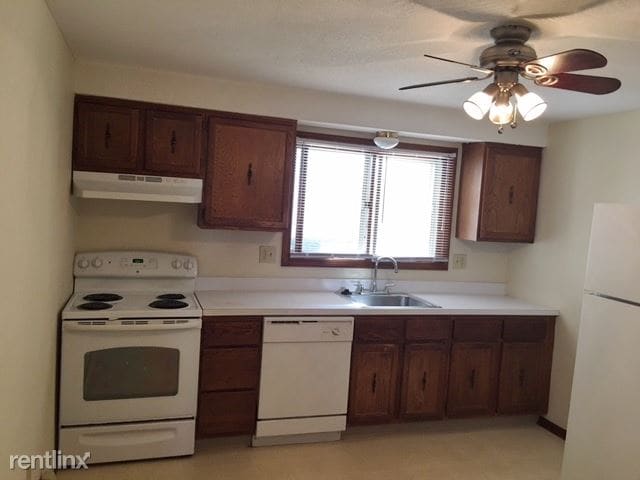 Building Photo - 202 Village Dr