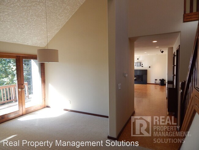 Building Photo - 3 br, 2.5 bath House - 1681 Woodland Terrace