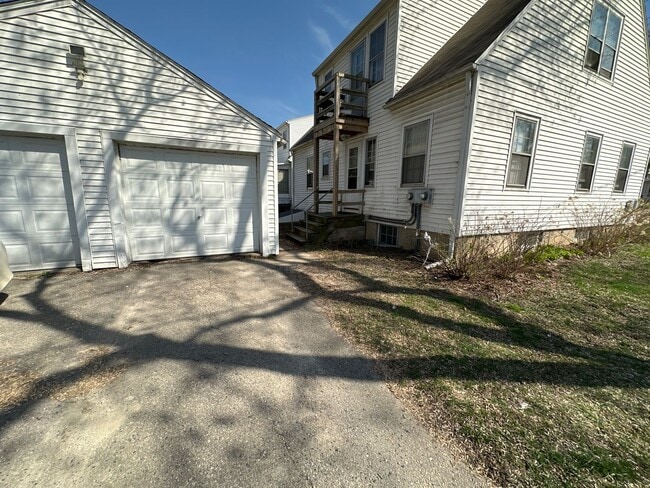 Building Photo - 722 W Olin Ave