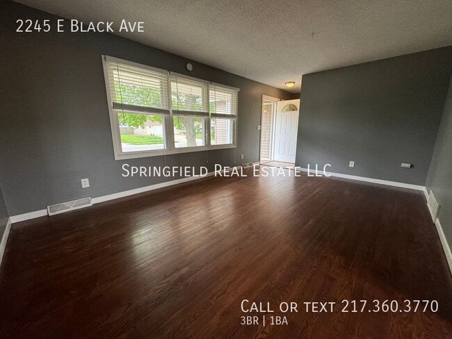 Building Photo - 2245 E Black Ave