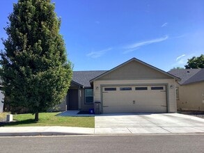 Building Photo - 748 N Williams St