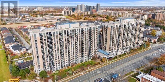 Building Photo - 18 Mondeo Dr