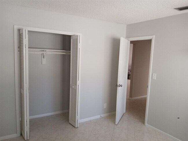 Building Photo - 4124 NW 88th Ave