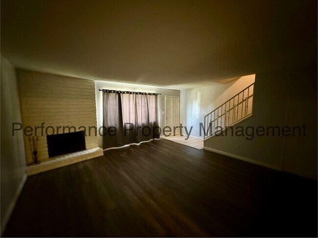 Foto del edificio - Cute 2 Story Condo in SW Bakersfield w/ Pool, RBP & $0 Deposit Option